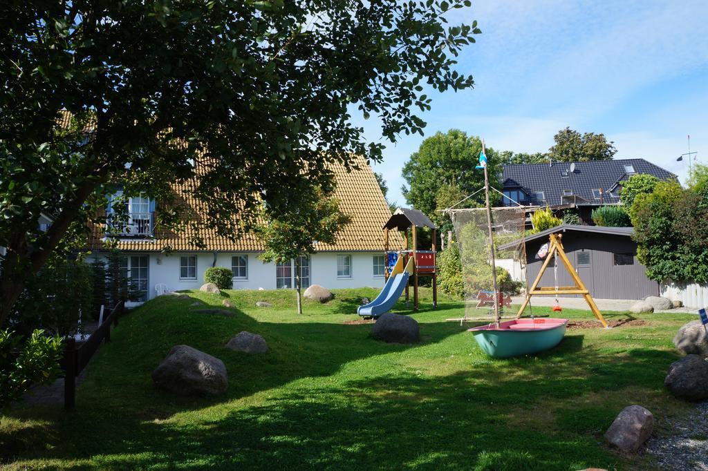 Hotel- & Ferienanlage Kapitaens-Haeuser Breege Buitenkant foto